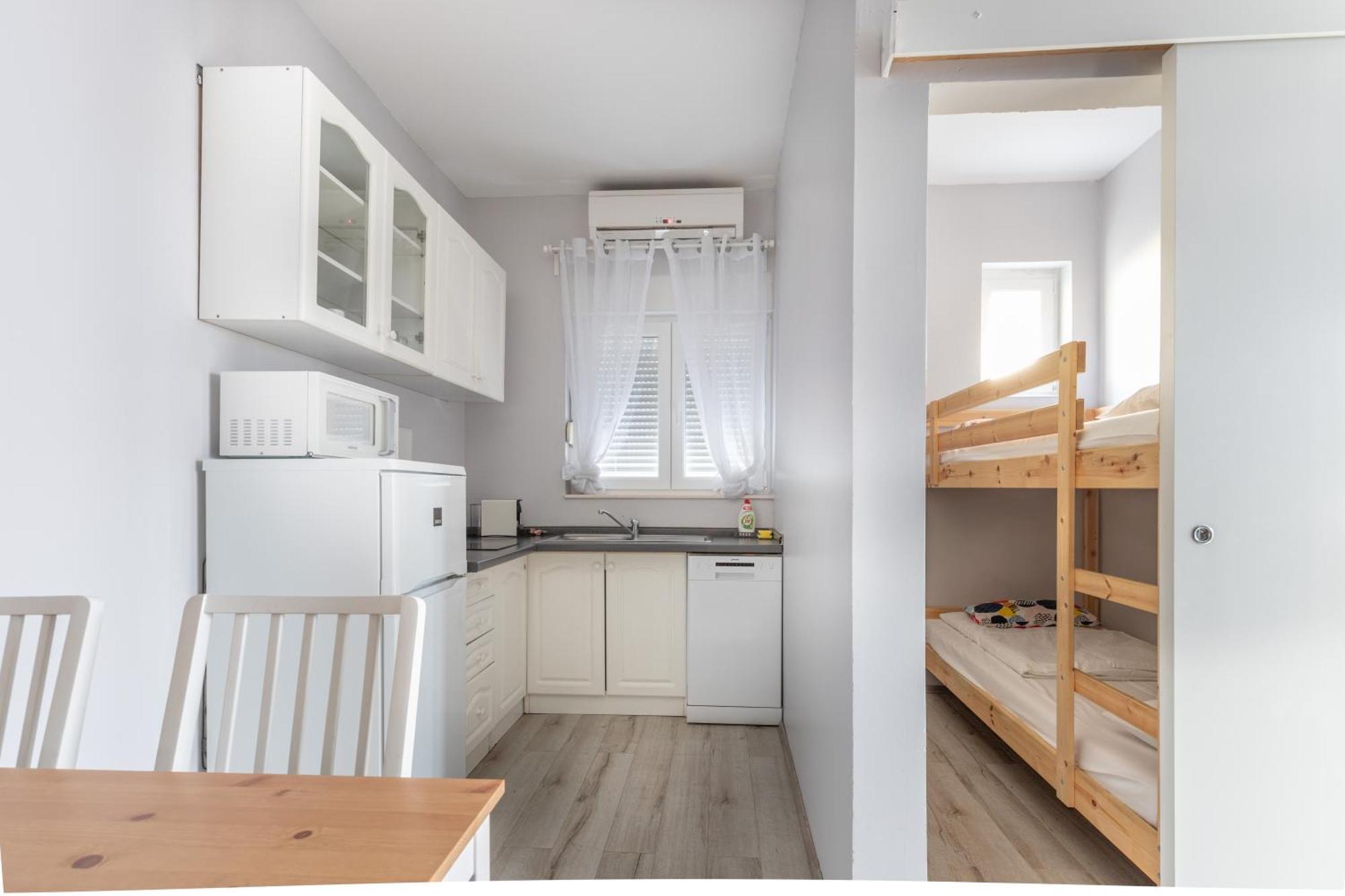 Apartmani Dina 비오그라드나모루 외부 사진