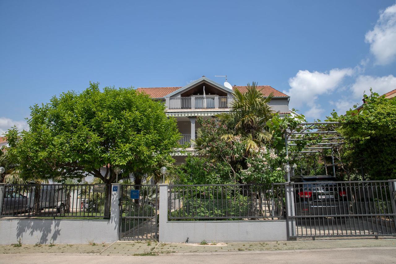 Apartmani Dina 비오그라드나모루 외부 사진