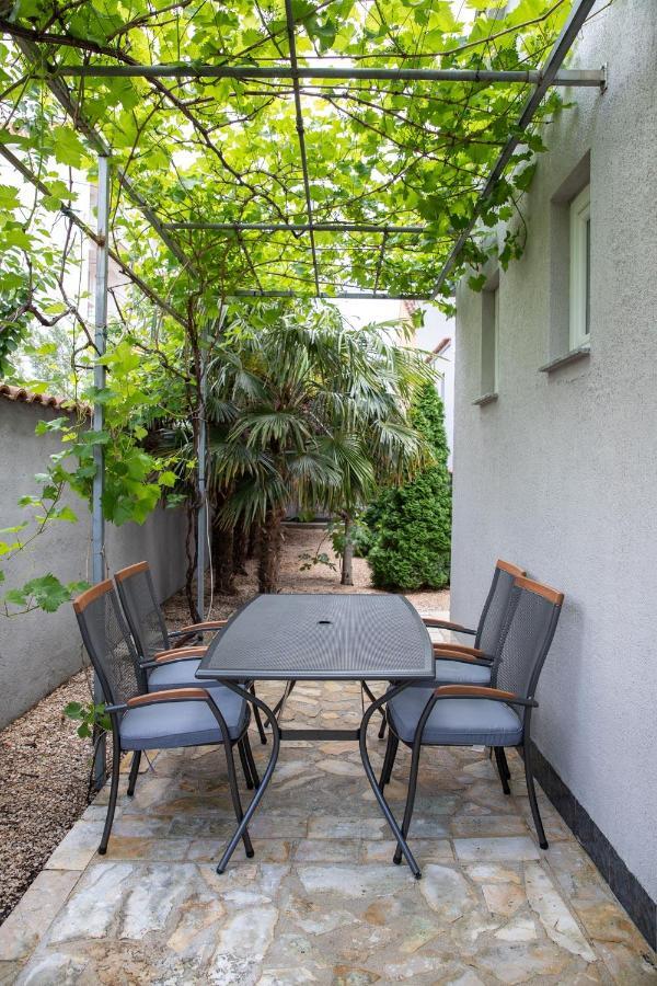 Apartmani Dina 비오그라드나모루 외부 사진